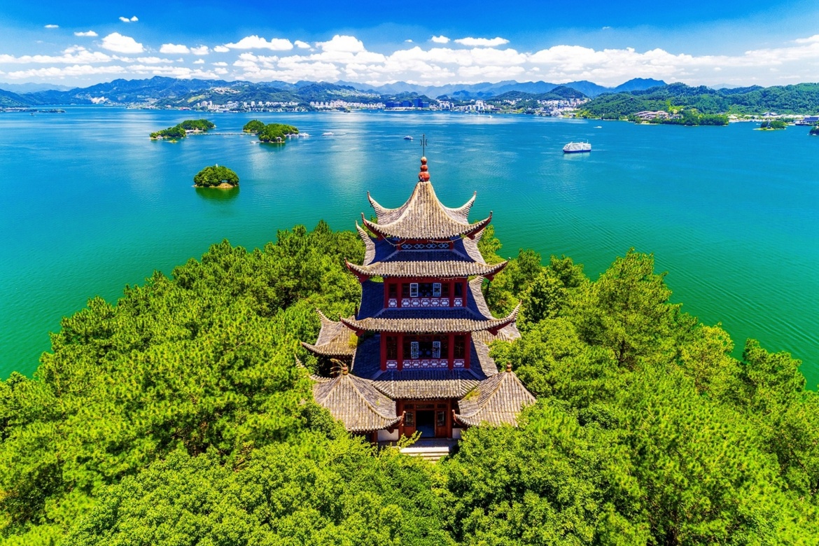 Thousand Island Lake